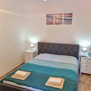  Homestay Newly Decorated Close To